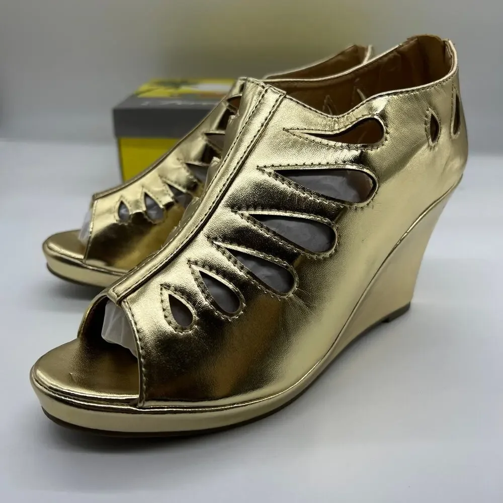 Forever Gold Wedge Sandals Women's Size 8 Shoes Back Zipper